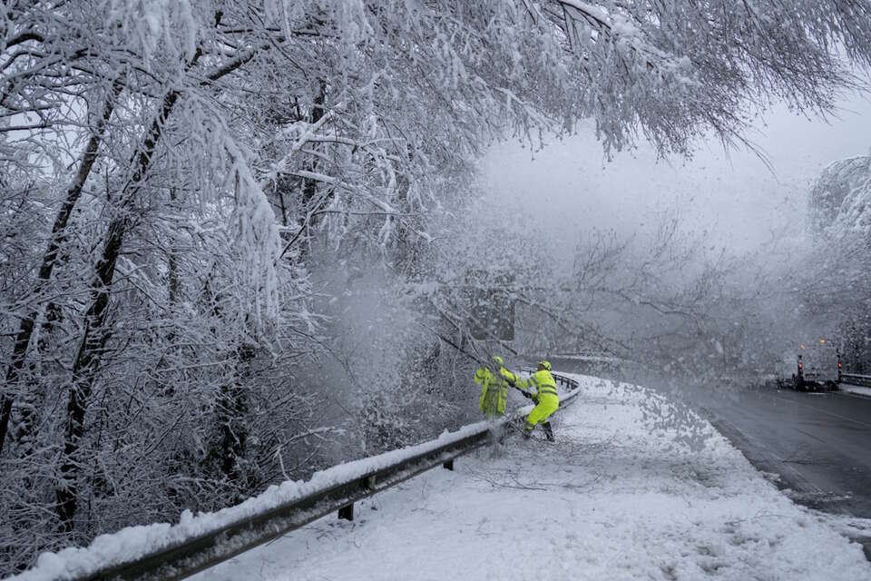 Pogodowy armagedon w USA. Kilkanaście tys. lotów odwołanych. Setki tys. odbiorców bez prądu. Śnieżyce paraliżują Amerykę. Na zdjęciu zima w USA / autor: PAP/EPA