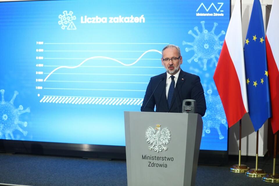 Minister zdrowia Adam Niedzielski podczas konferencji prasowej. / autor: PAP/Rafał Guz