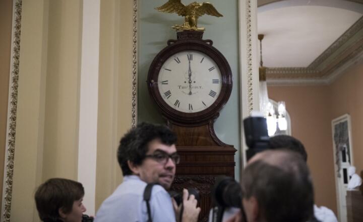 Zegar odmierzył koniec prowizorium budżetowego / autor: fot. PAP / EPA / Shawn Thew