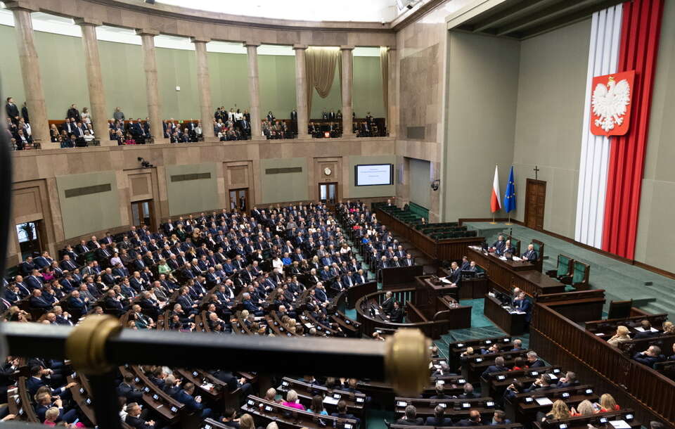 KO przed PiS. Partia Brauna wyprzedziła Lewicę. SONDAŻ
