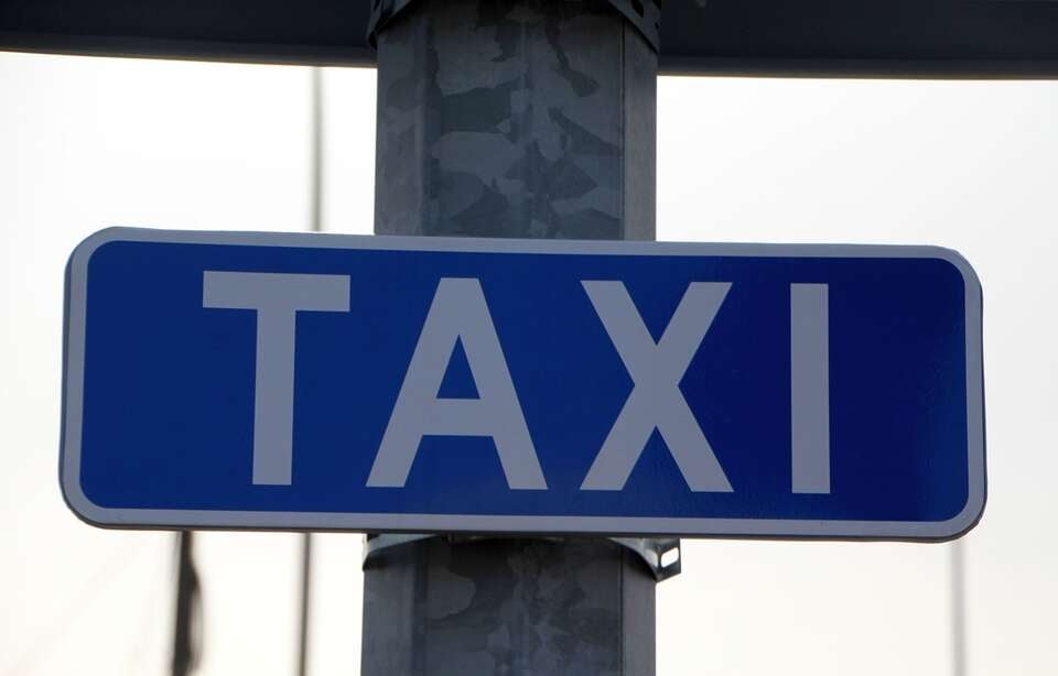 taxi / autor: Fratria