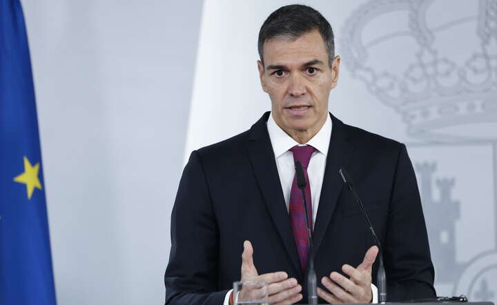 Premier lewicowego rządu Hiszpanii Pedro Sanchez - to jego ekipa przejadła co piąte euro z covidowej pożyczki  / autor: PAP/EPA/CHEMA MOYA