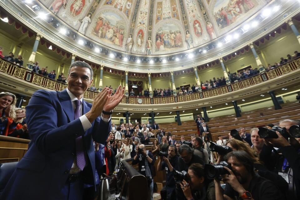 Premier Hiszpanii Pedro Sanchez otrzymał w czwartek od Kongresu Deputowanych, niższej izby parlamentu, wotum zaufania dla swojego trzeciego rządu. / autor: PAP/EPA