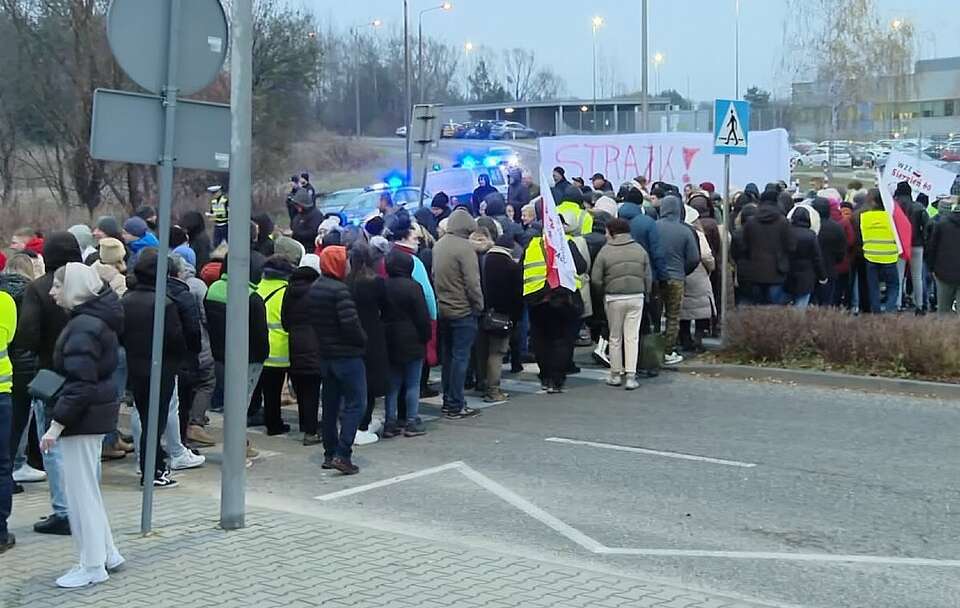 Trwa strajk generalny we francuskim gigancie motoryzacyjnym Valeo / autor: Telewizja wPolsce24