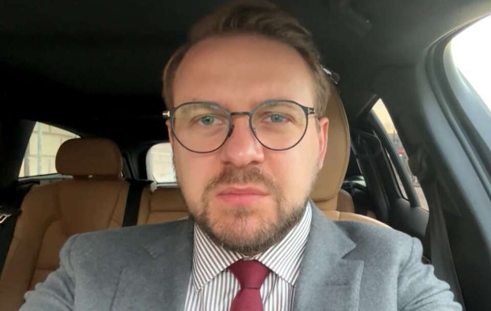 europoseł Jacek Ozdoba komentuje opinię biegłego ws. stanu zdrowia Zbigniewa Ziobry  / autor: Telewizja wPolsce24