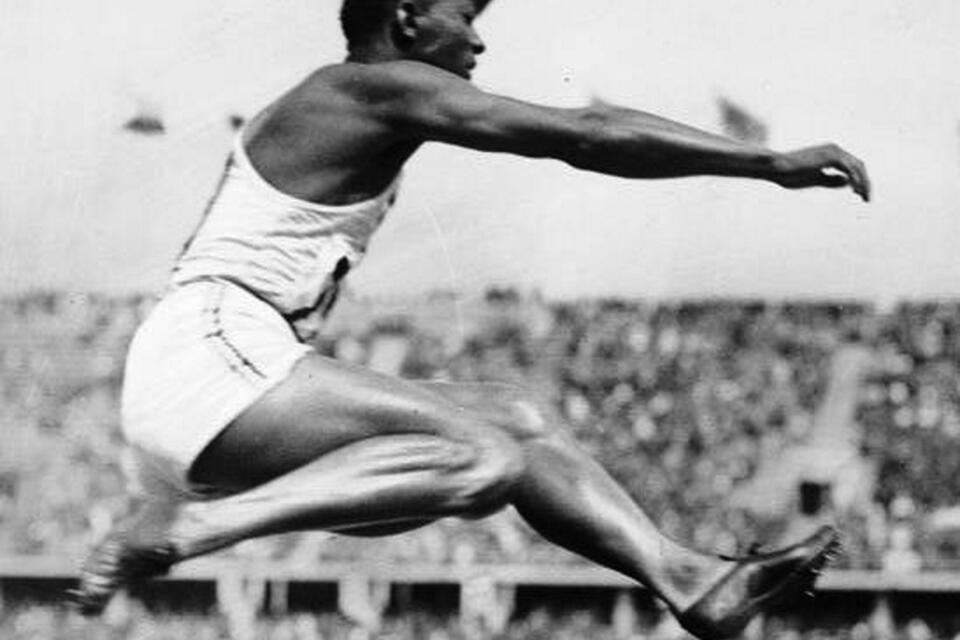 Jesse Owens podeczas IO w Berlinie, sierpień 1936 r. / autor: Wikomedia Commons - Bundesarchiv, Bild 183-R96374 / CC-BY-SA 3.0