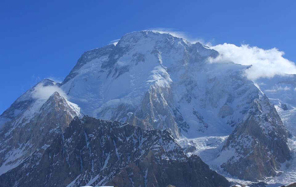  Broad Peak / autor: Sallahuddin shah/CC BY-SA 4.0/https://upload.wikimedia.org/wikipedia/commons/4/44/Broad_Peak_from_Concordia.jpg