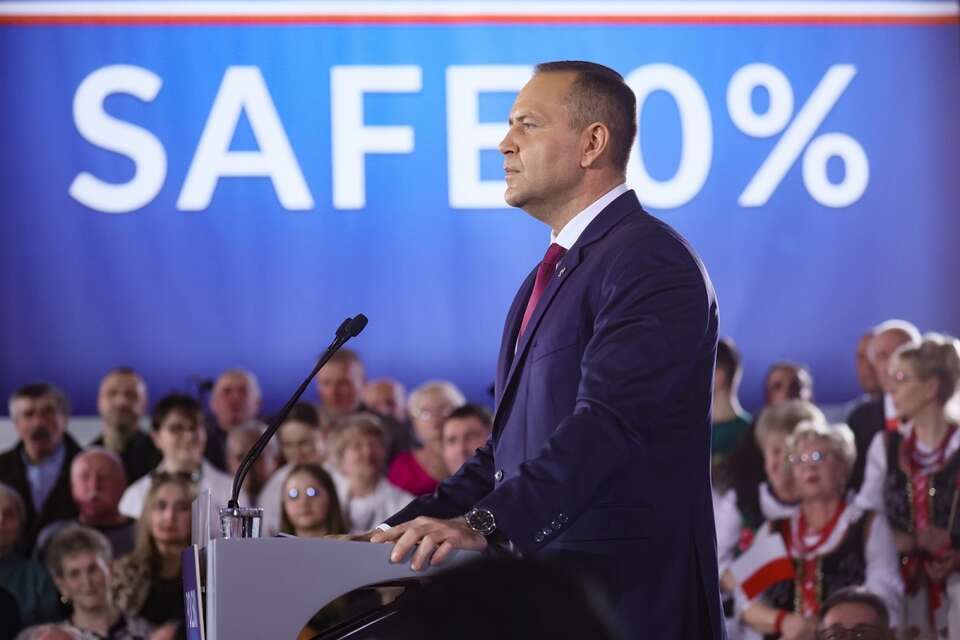 Prezydent RP Karol Nawrocki podczas spotkania z mieszkańcami powiatu kieleckiego, w Chmielniku / autor: PAP/Leszek Szymański