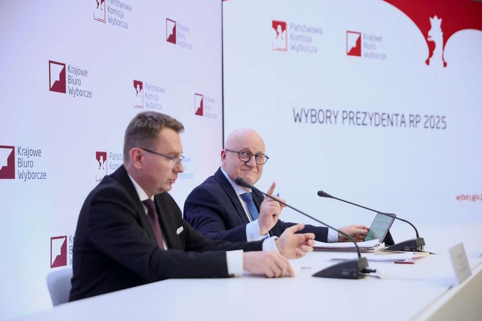Podobnie jak 18 maja, niedzielne głosowanie odbędzie się w ponad 32 tys. obwodowych komisji wyborczych w kraju / autor: PAP/Leszek Szymański
