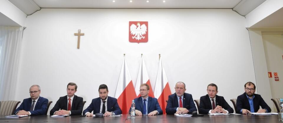 Członkowie komisji ds. reprywatyzacji nieruchomości warszawskich / autor: 	PAP/Jacek Turczyk