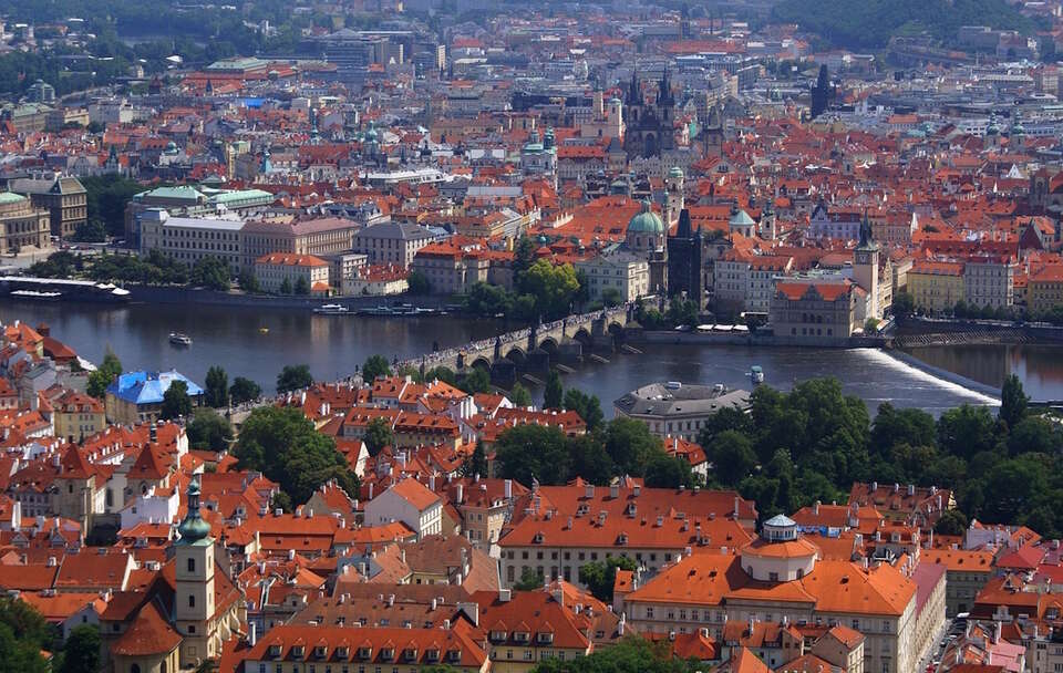 Praga / autor: pixabay.com:  Maciek/https://pixabay.com/pl/photos/czechy-praga-most-karola-miasta-4951164/