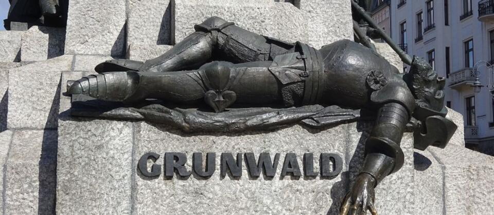 Poległy wielki mistrz Ulrich von Jungingen. Pomnik Grunwaldzki w Krakowie / autor: Mach240390/commons.wikimedia.org