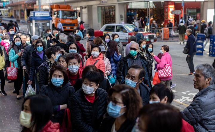 Mieszkańcy Hubei próbowali dostać się do Hongkongu. Jak zareagowały służby? / autor: PAP/EPA/JEROME FAVRE