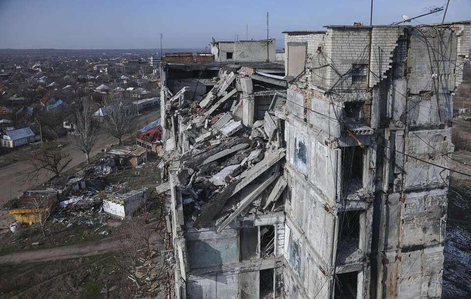 Zniszczone budynki w Orichowie, obwód zaporoski, wschodnia Ukraina / autor: PAP/EPA