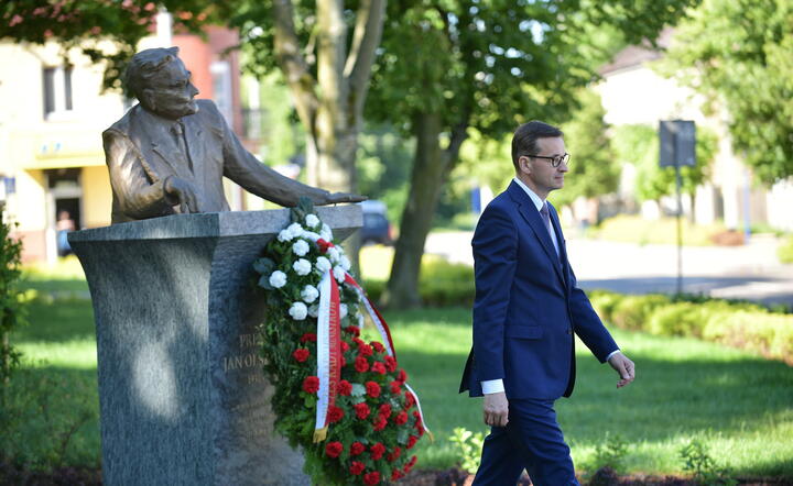 Morawiecki złożył kwiaty przed pomnikiem Jana Olszewskiego