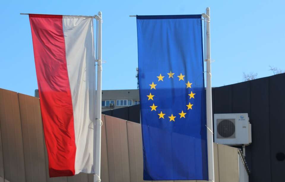 Flagi UE i Polski / autor: Fratria