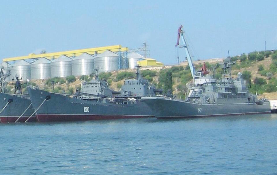 Główne statki radzieckiej i rosyjskiej Floty Czarnomorskiej w Sewastopolu / autor: Wikimedia Commons - Cmapm /  Creative Commons Attribution 3.0