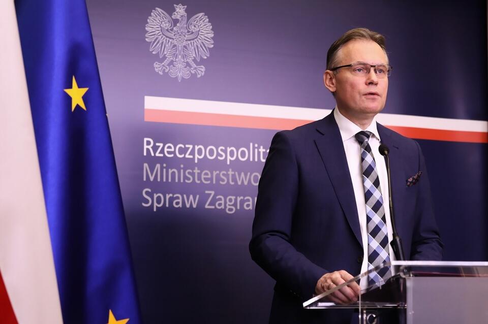 Sekretarz stanu w MSZ Arkadiusz Mularczyk podczas konferencji prasowej / autor: PAP/Tomasz Gzell