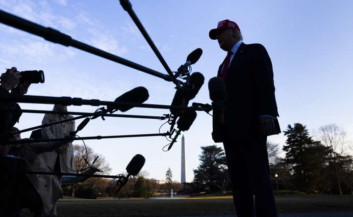 Prezydent Donald Trump na konferencji prasowej po zerwanych negocjacjach z Ukrainą w Białym Domu / autor: PAP/EPA/JIM LO SCALZO