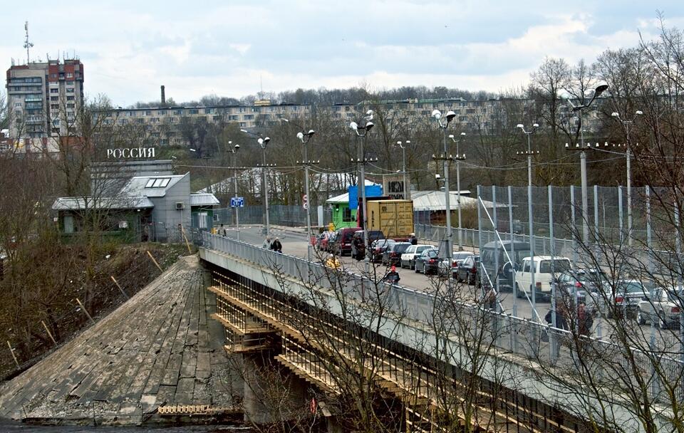 Przejście graniczne w Narwie / autor: Tony Bowden/CC/flickr.com/Wikimedia Commons