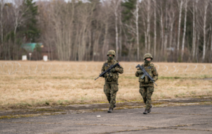 Karabinki Grot wyprodukowane w Radomiu używane przez polskie wojsko  / autor: Fratria