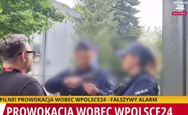 Patrol policji na terenie siedziby telewizji wPolsce24 / autor: Fratria / YT @wpolscepl - screen