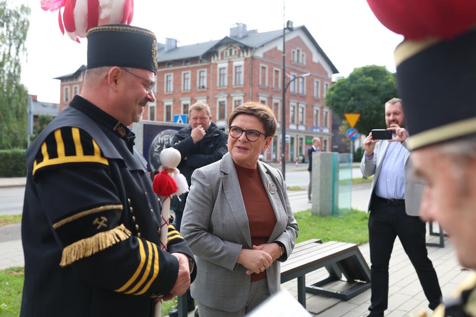 Kampania wyborcza, była premier, europosłanka Beata Szydło podczas spotkania z mieszkańcami w Rudzie Śląskiej / autor: PAP/Zbigniew Meissner