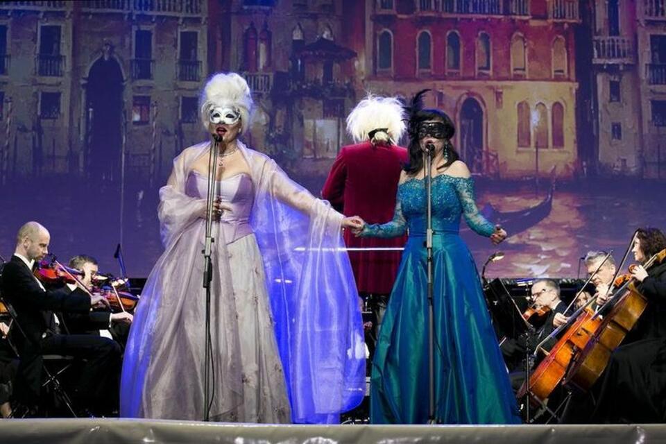 Małgorzata Walewska i Sylwia Lorens w przedstawieniu "Opera e la Vita" / autor: Wikimedia Commons/ https://commons.wikimedia.org/wiki/File:Walewska_lorens_1.jpg