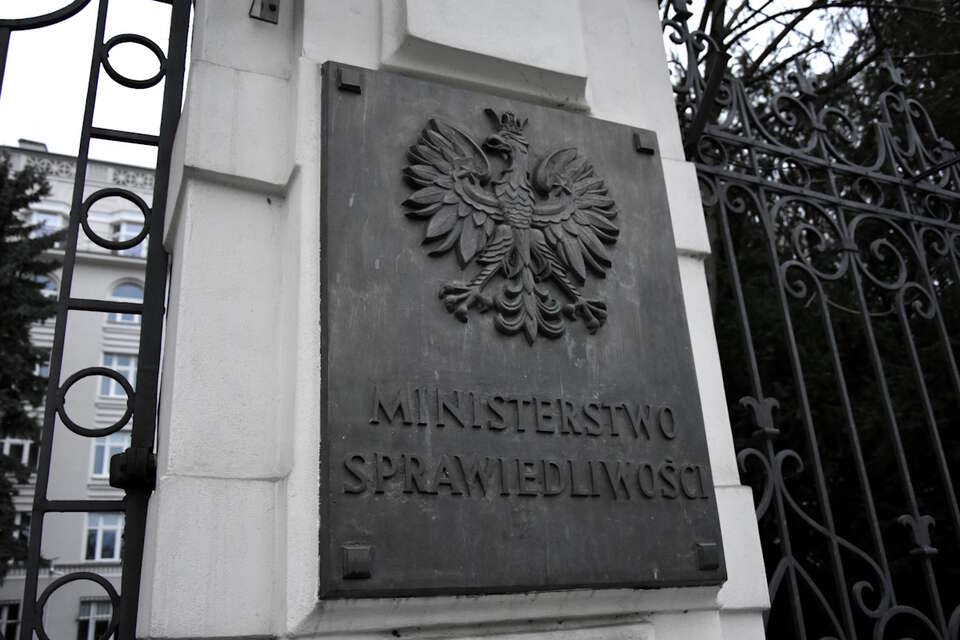 Bodnar i Żurek sparaliżowali MS. Pomoc nie trafi do ofiar