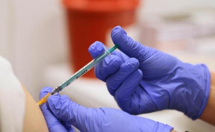 Hiszpania zatwierdziła czwartą dawkę szczepionki