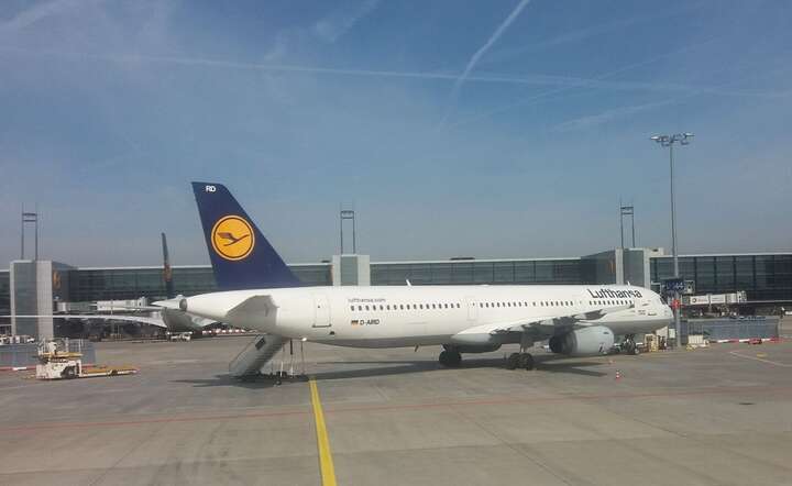 Samolot Lufthansy na lotnisku we Frankfurcie nad Menem / autor: Fratria / MK