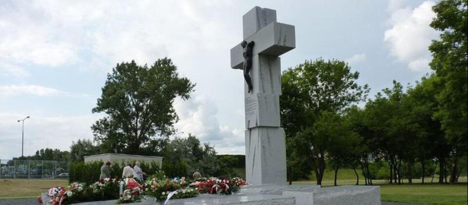 Pomnik ofiar rzezi wołyńskiej w Warszawie / autor: WIKIMEDIA COMMONS/PUBLIC DOMAIN