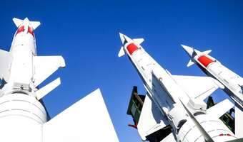 SAFE. "Wydamy setki miliardów na sprzęt, który będzie leżał na cmentarzach"