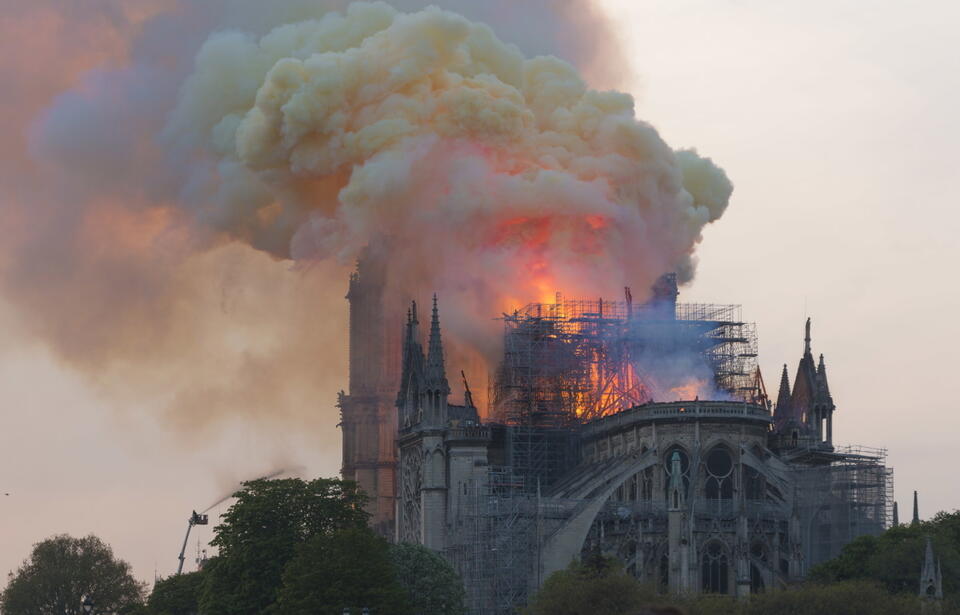 Pożar katedry Notre-Dame / autor: GodefroyParis - Praca własna, CC BY-SA 4.0, https://commons.wikimedia.org