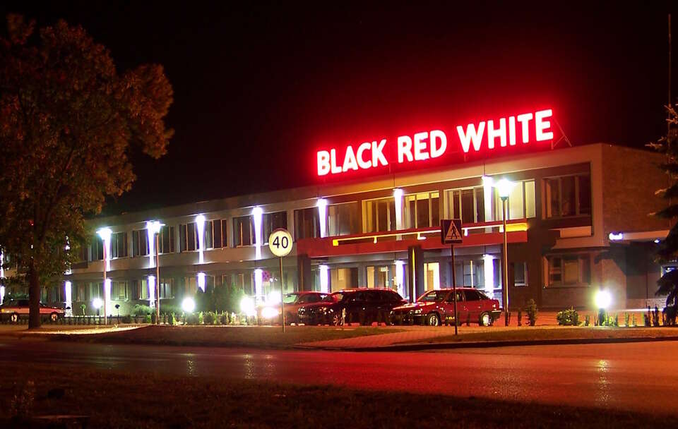 Salon Black Red White w Biłgoraju / autor: wikimedia.commons: Arnoldziu/https://creativecommons.org/publicdomain/zero/1.0/deed.en