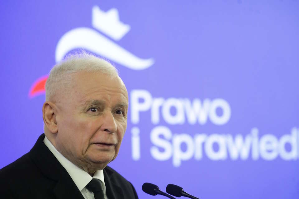 Na zdjęciu prezes PiS Jarosław Kaczyński podczas konferencji prasowej w Sejmie / autor: PAP/Tomasz Gzell