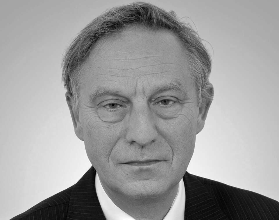 Krzysztof Piesiewicz / autor: The Chancellery of the Senate of the Republic of Poland, CC BY-SA 3.0 PL <https://creativecommons.org/licenses/by-sa/3.0/pl/deed.en>, via Wikimedia Commons