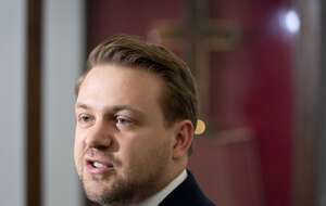 Europoseł PiS Jacek Ozdoba / autor: Fratria