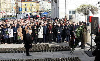 Złożono wieńce przed pomnikami Ofiar Katastrofy Smoleńskiej