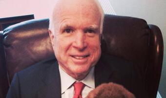 Bardzo racjonalny ruch senatora McCaina: Zapowiedział zniesienie wiz dla Polaków