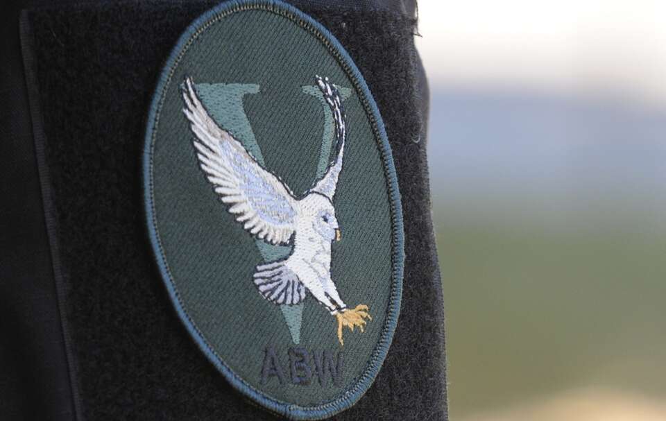 Tusk straszy agresją rosyjską, ale oszczędza na ABW i AW