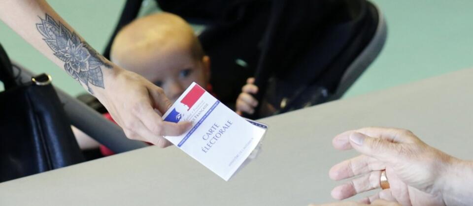 Lokale wyborcze we Francji świecą pustkami / autor: PAP/epa
