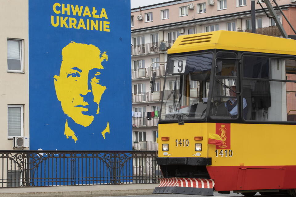 Mural Chwala Ukrainie z portretem prezydenta Ukrainy Wolodymyra Zelenskiego / autor: Fratria
