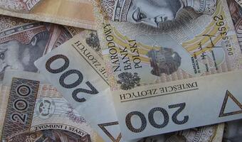 Tusk obiecuje stoczniowcom wypłatę wynagrodzenia i pracę