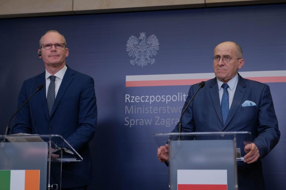 Minister spraw zagranicznych RP Zbigniew Rau (P) oraz minister spraw zagranicznych i handlu Irlandii Simon Coveney. / autor: PAP/Mateusz Marek