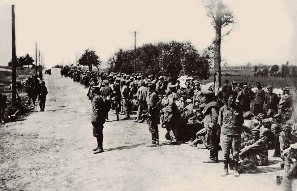 Jeńcy rosyjscy po Bitwie warszawskiej/ wikimedia org CC-BY-SA-3.0