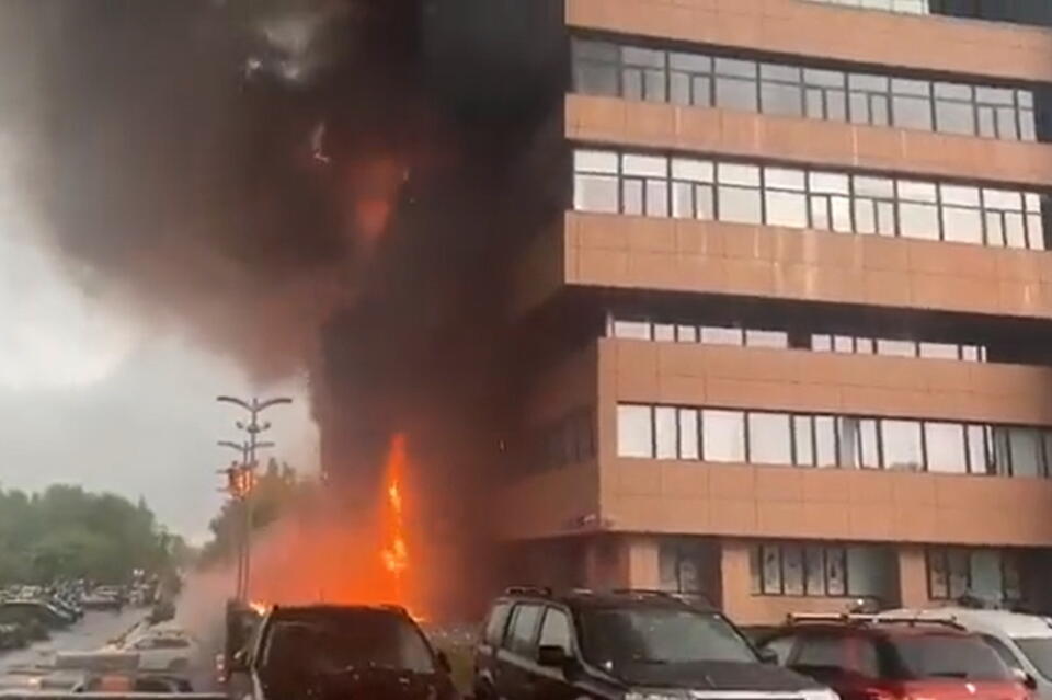 Pożar w moskiewskim centrum biznesowym Grand Setun Plaza / autor: Screenshot Twitter