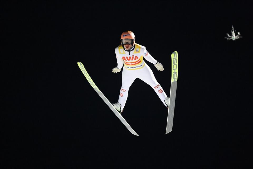 Austriacki skoczek narciarski Stefan Kraft zwycięzcą konkursu w Lillehammer  / autor: PAP/EPA/Geir Olsen