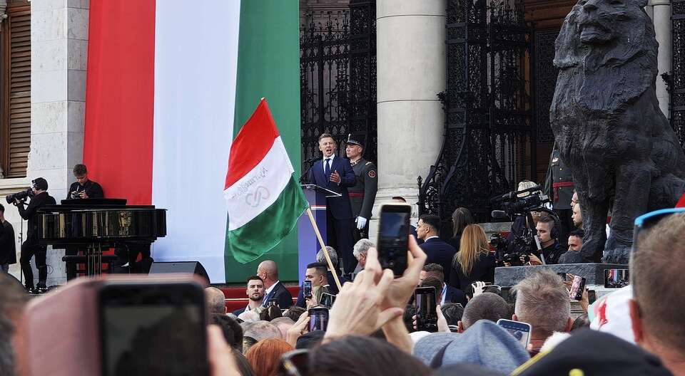 Péter Magyar walczy o polityczne życie