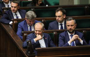 Donald Tusk, Władysław Kosiniak-Kamysz, Andrzej Domański, Jan Grabiec i Adam Szłapka w rządowych ławach w Sejmie / autor: PAP/Leszek Szymański
